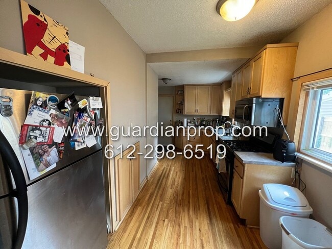 Building Photo - House Available October 1, Updated Kitchen...