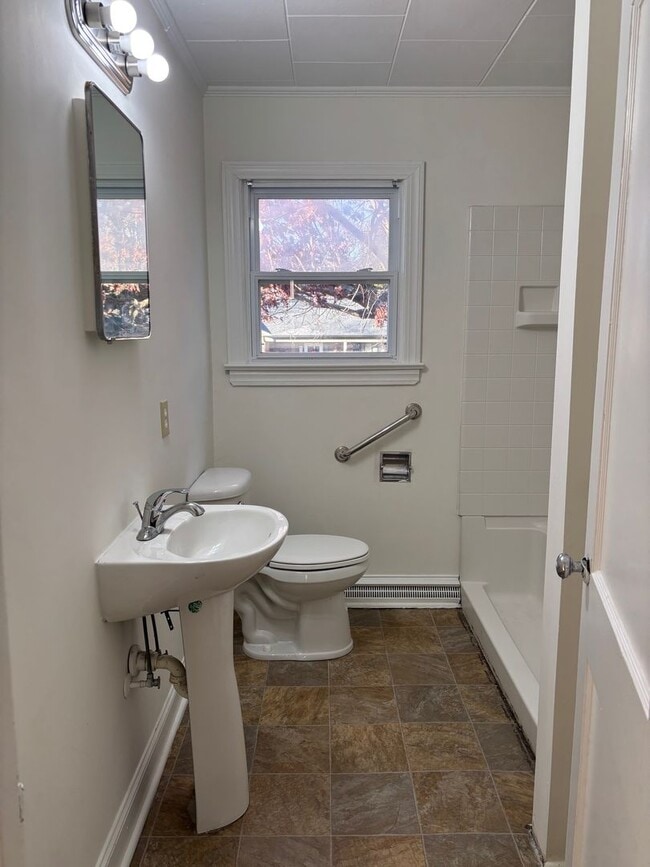 Building Photo - 3 BED, 1 BATH HOME IN GREYSTONE AREA, $1450 MONTH, $1450 DEPOSIT