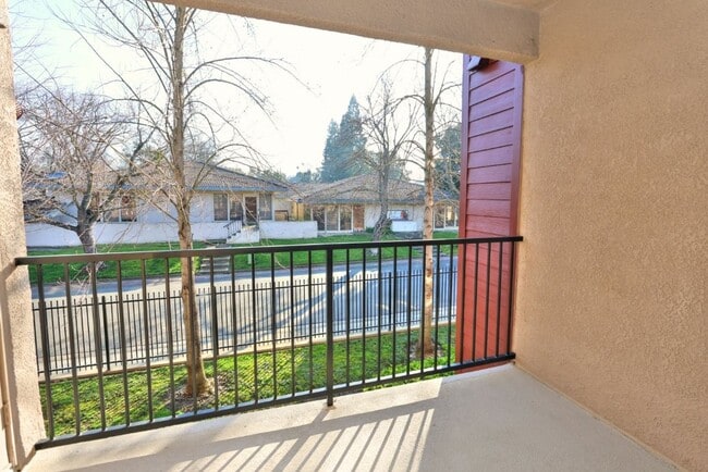 Building Photo - Beautiful Condo in Gated Community for Rent!