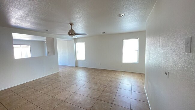 Building Photo - Cozy 3 bedroom home in Surprise!