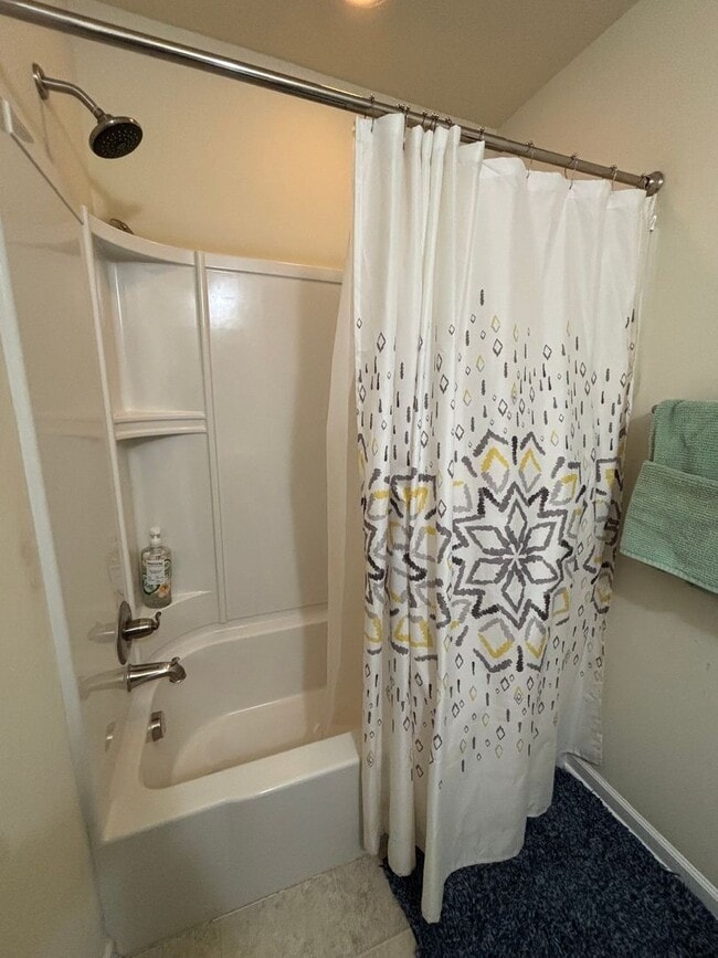 Building Photo - 3 Bedroom Townhome - Available March 1st!