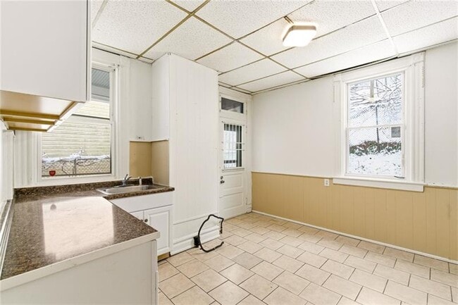 Building Photo - 241 Watson Blvd