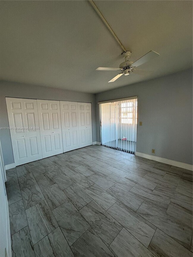 Building Photo - 514 Saxony Dr