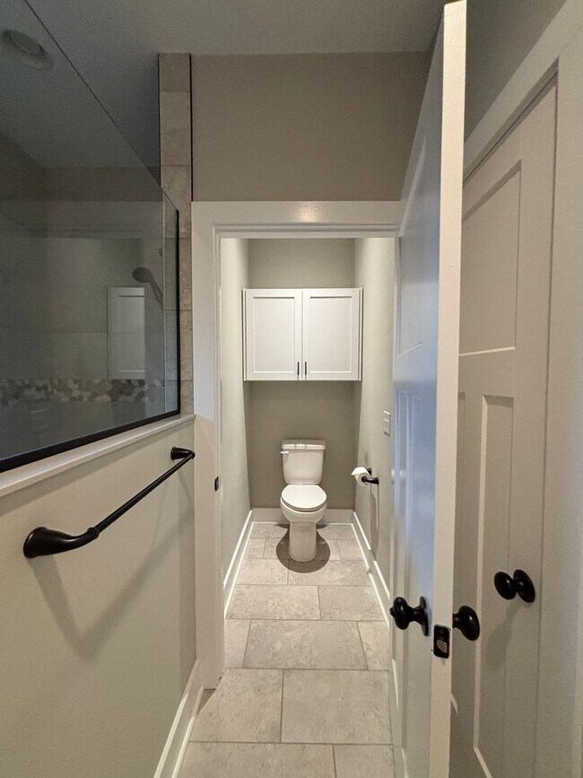 Building Photo - Stunning 4-Bedroom Home in Piney Flats with Mountain Views