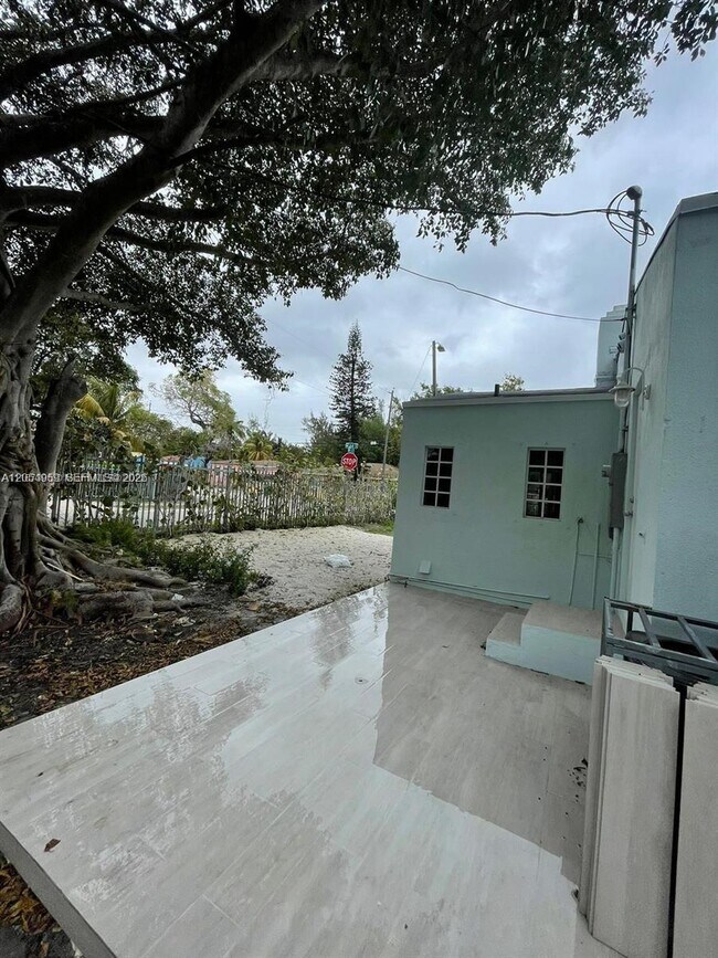 Building Photo - 6344 NW Miami Pl