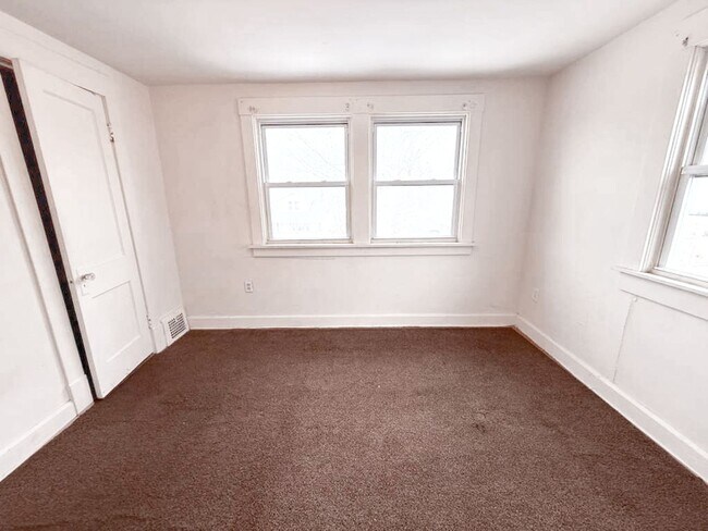 Building Photo - 3-BED, 1 BATH BEAUTIFUL SINGLE- FAMILY HOME IN MAPLE HEIGHTS!