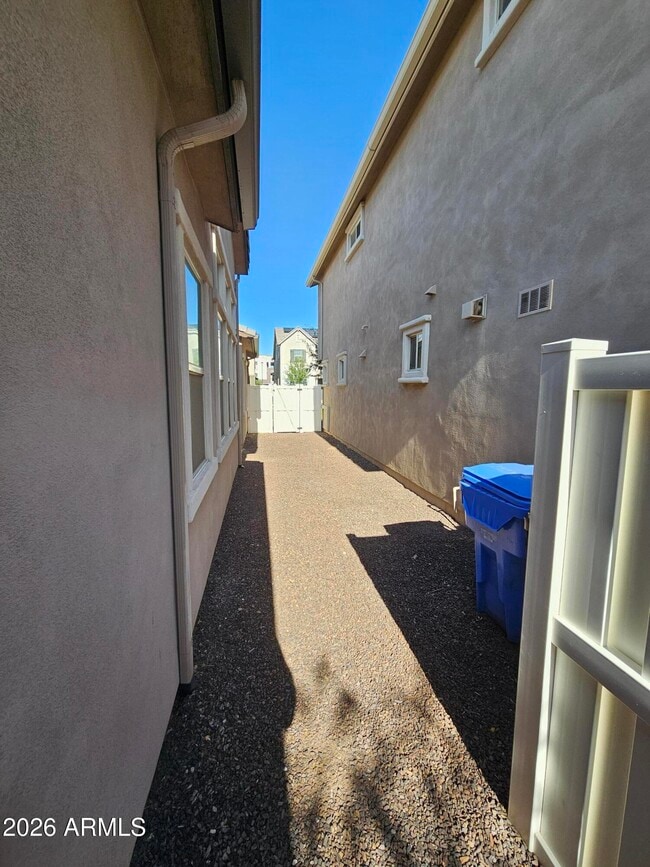 Building Photo - 2253 S Wallrade Ln