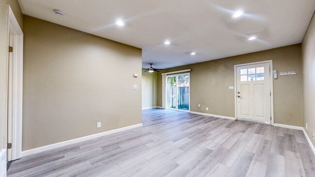 Building Photo - Cozy 1 bedroom 1 bath end unit condo with 1 car garage and private patio located next to Peterson...