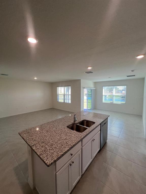 Building Photo - 631 Park Pl Blvd