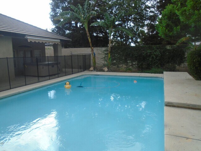 Building Photo - CUSTOM BUILT IN GATED SOUTHERN OAKS !!!  APPLICATION PENDING