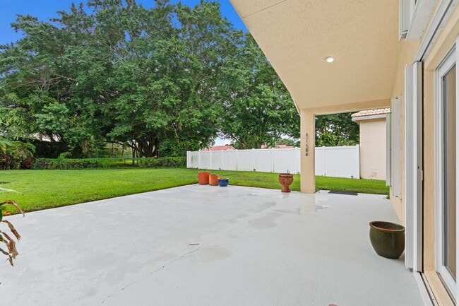 Building Photo - 7568 Eagle Point Dr