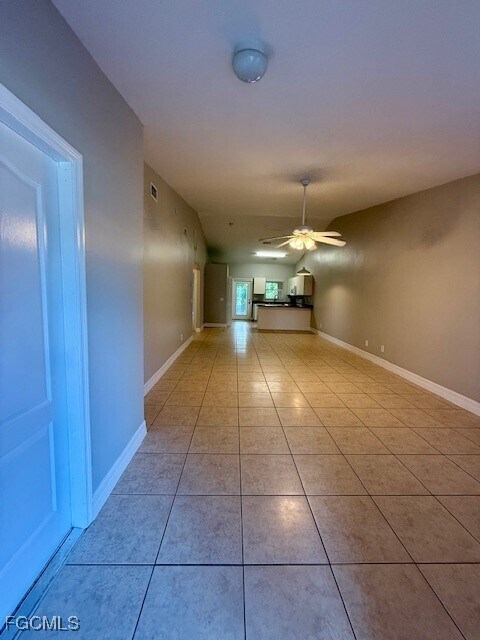 Building Photo - 512 SE 6th Pl