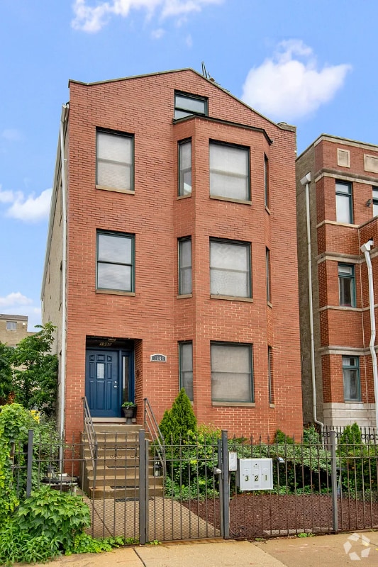 Building Photo - 1966 W Diversey Pkwy