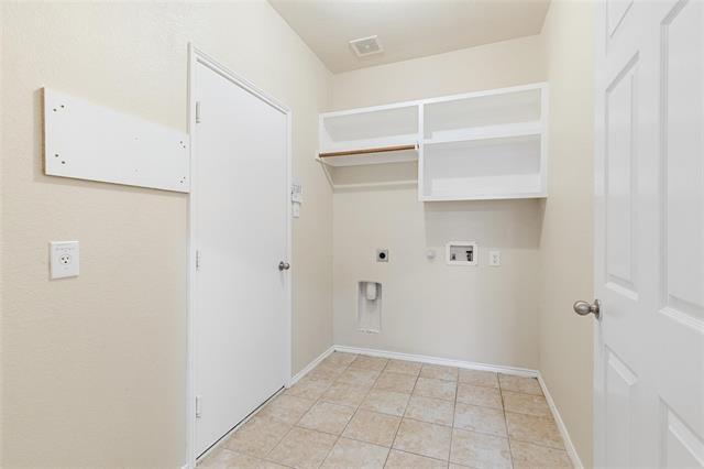 Building Photo - 9750 Grassland Dr