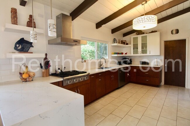 Building Photo - 8830 Mariposa St