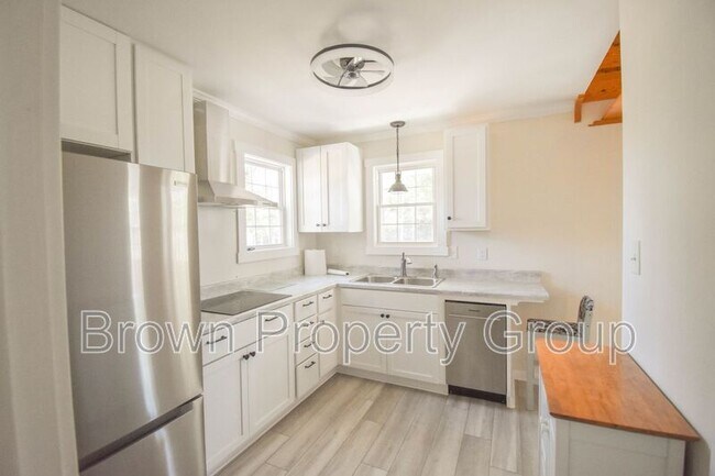 Building Photo - 885 Simmons Rd