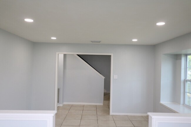 Building Photo - 12615 Huntington Venture Dr