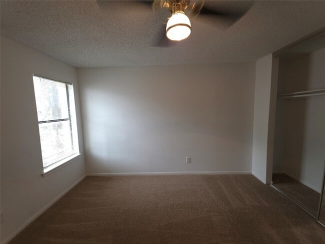 Building Photo - 7126 Deer Creek Ct