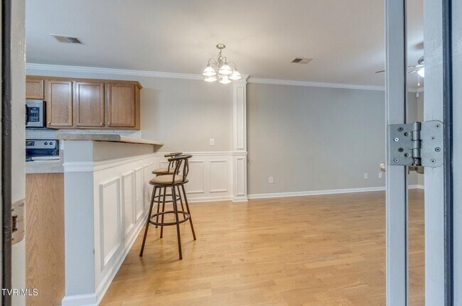 Building Photo - 2 Bdrm / 2.5 Bath, North JC - Minutes to ETSU, VA, JC Med Center