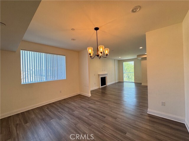 Building Photo - 14934 Burbank Blvd