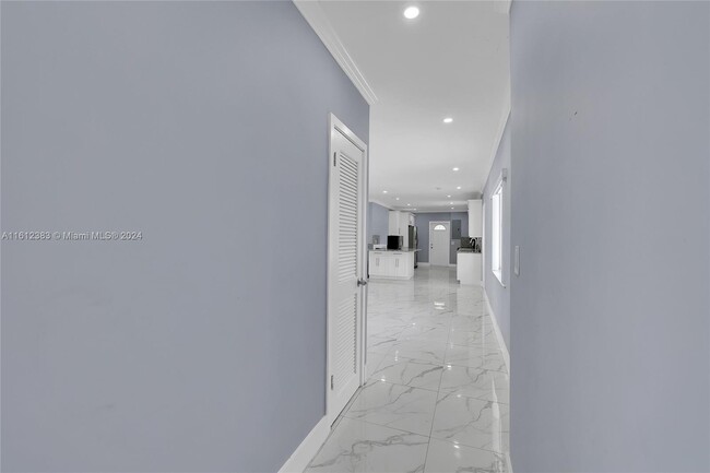 Building Photo - 300 N Biscayne River Dr