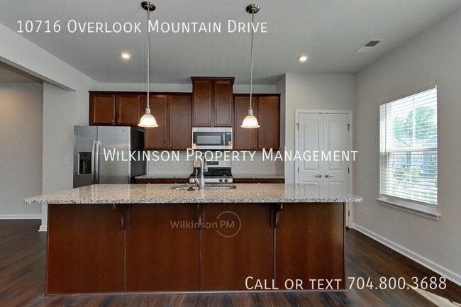 Building Photo - 10716 Overlook Mountain Dr