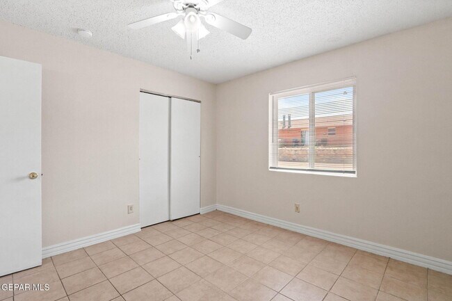 Building Photo - 8920 Leo St