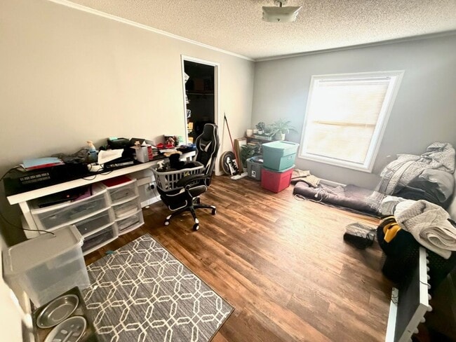 Building Photo - 2406 Robin Rd