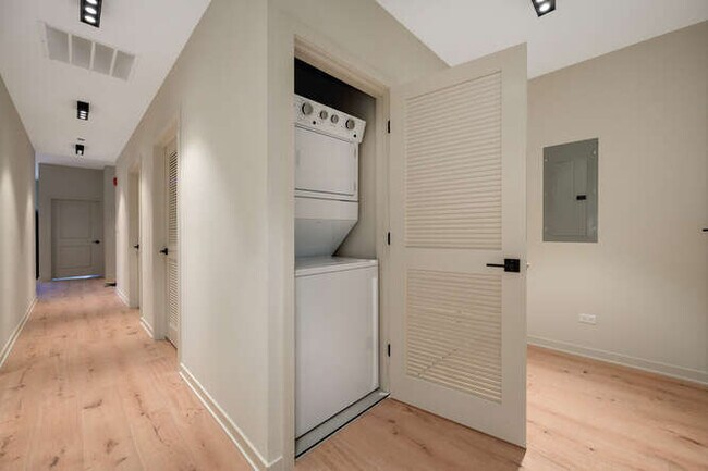 Building Photo - 1257 N Ashland Ave