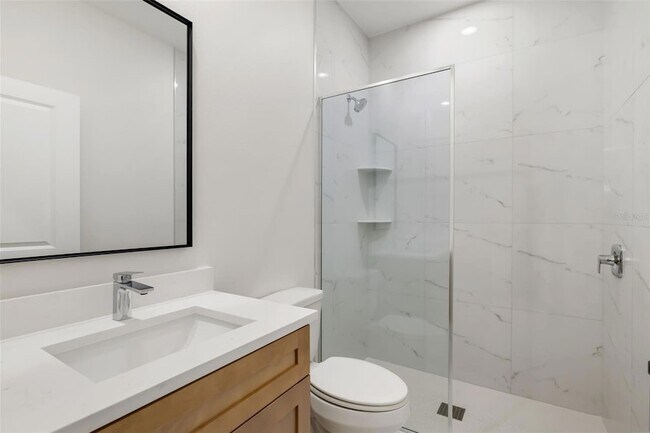 Building Photo - 118 Ruby Ave N