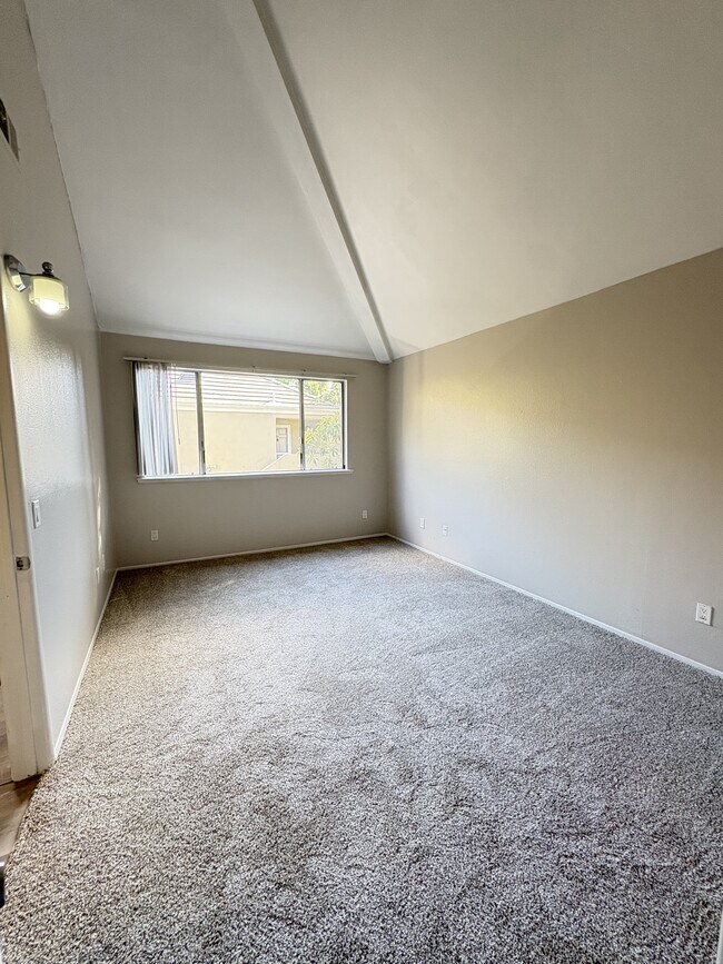 Building Photo - 2920 Luciernaga St