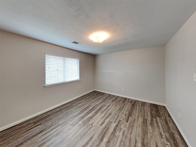 Building Photo - 13323 Ambrosa Dr