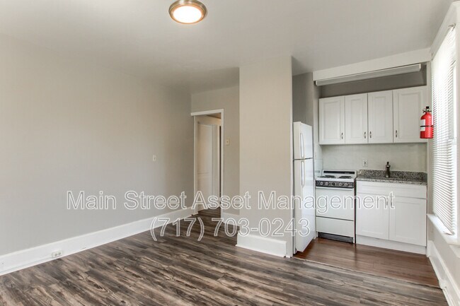 Building Photo - 2108 Walnut St