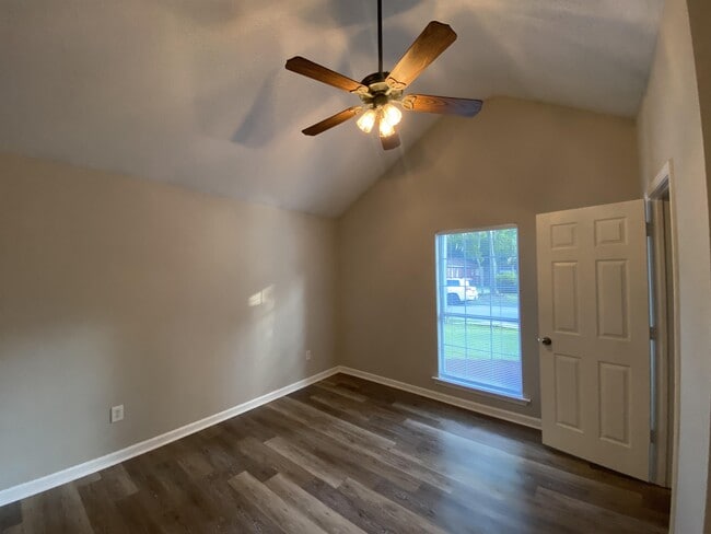 Building Photo - 1603 Hendry Ave
