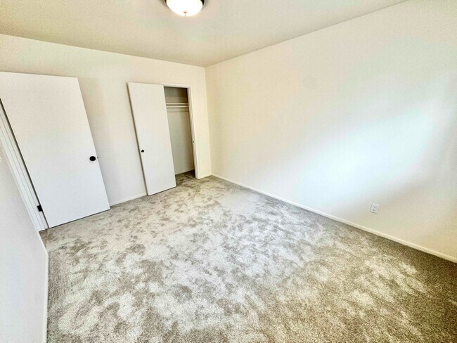 Building Photo - 5160 Cole St