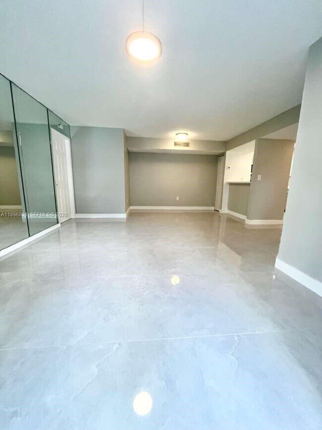 Building Photo - 20730 NE 4th Pl