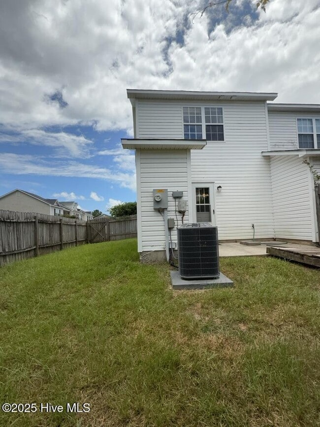 Building Photo - 111 Fairwood Ct