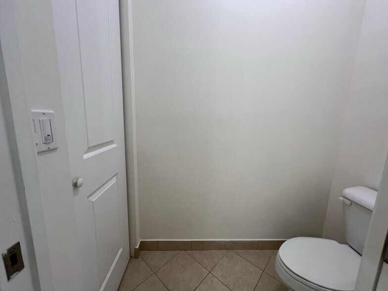 Building Photo - 3390 NW 125th Ave