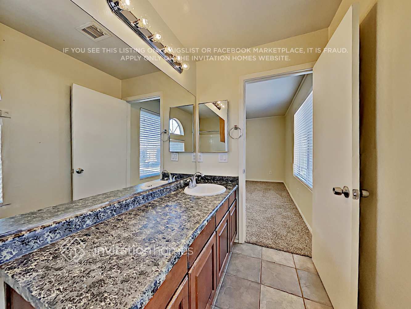 Building Photo - 9728 W Sunnyslope Ln