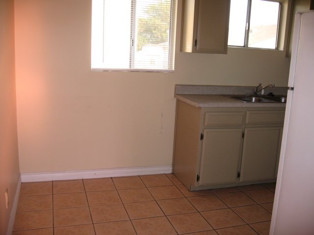 Building Photo - 2711 Bellevue Ave
