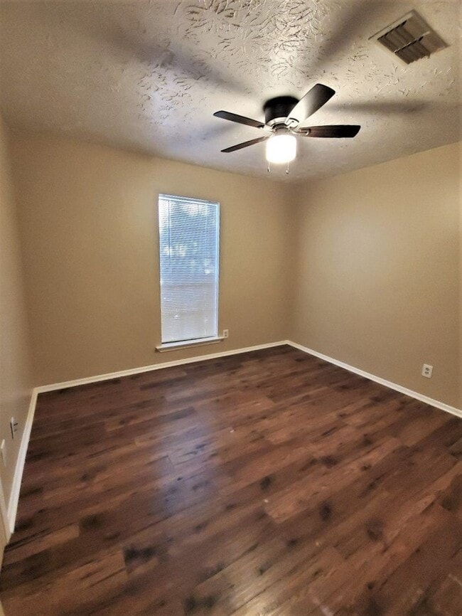Building Photo - Charming 3-Bedroom, 2-Bath Home in Eastern...