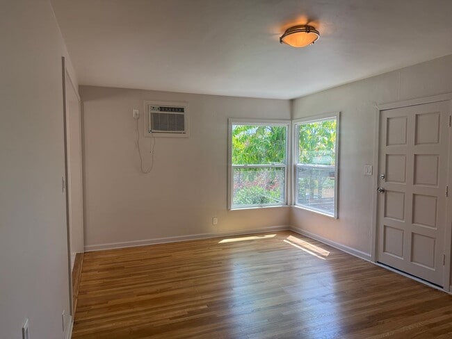 Building Photo - 1313 Douglas St