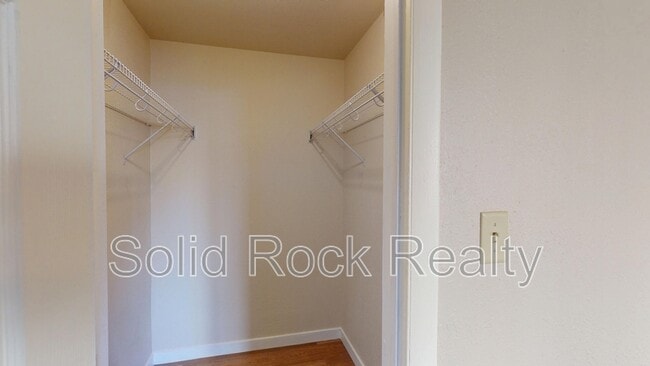 Building Photo - 3014 Mallard Dr