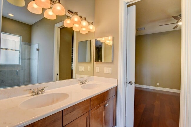 Building Photo - 6669 Cobia Cir