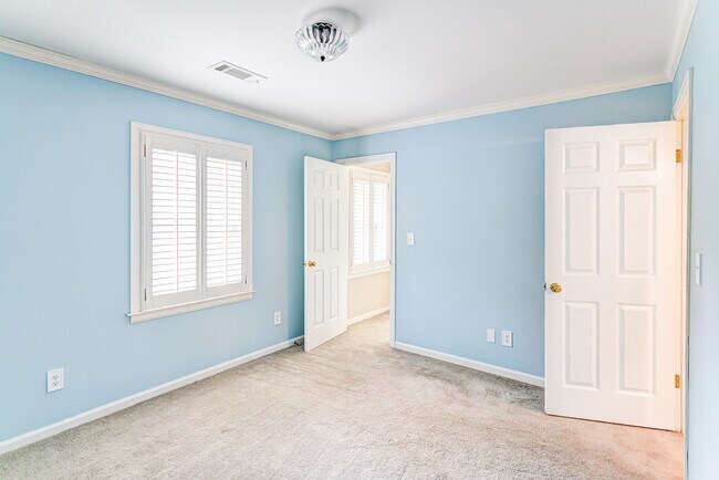 Building Photo - 8141 Oak Alley