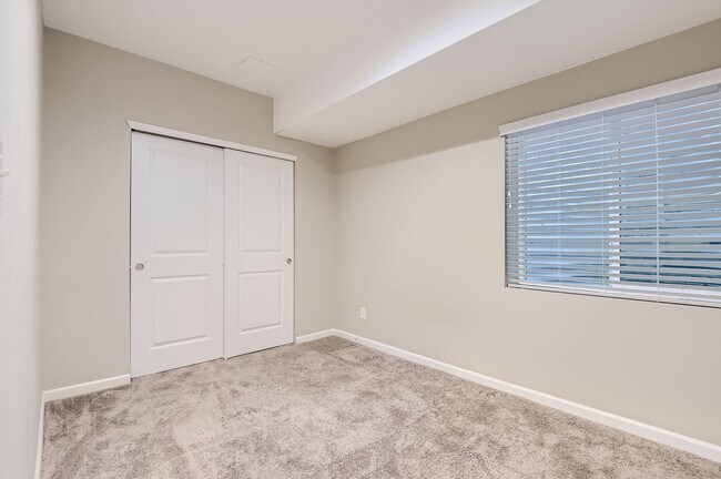 Building Photo - Modern 5 Bedroom Home for Rent!