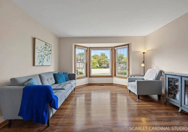 Building Photo - 3080 Sandalwood Ct