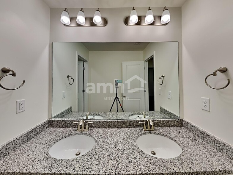 Building Photo - 3038 Ansley Place Rd