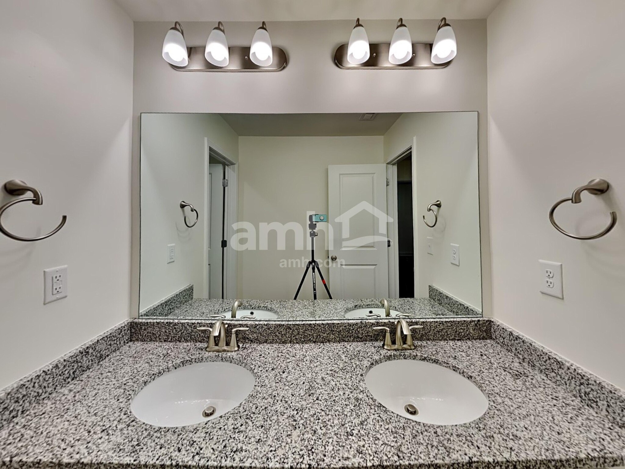 Building Photo - 3019 Ansley Place Rd