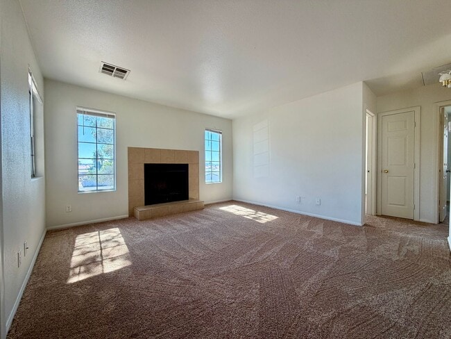 Building Photo - Gated community, 2 bedroom condo in SE Las Vegas